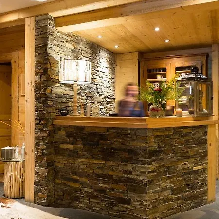 Hotel Chalet-hotel Les Cimes, The Originals Relais